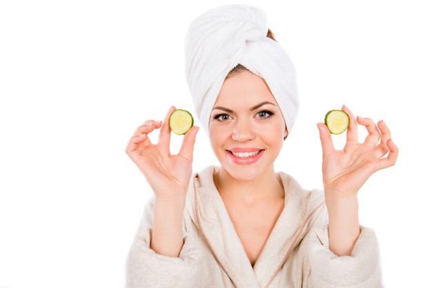 young-girl-spa-with-cucumber-slices-her-hands_274222-962